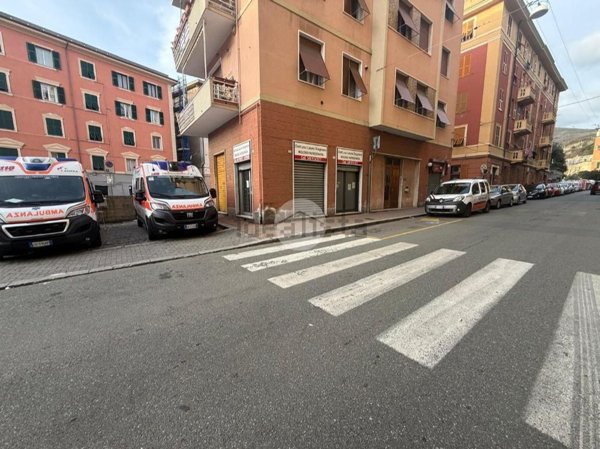 locale commerciale in affitto a Genova in zona Palmaro / Pra'