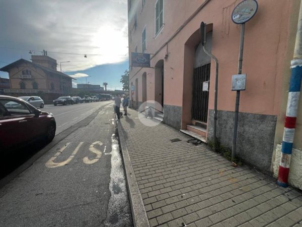 locale commerciale in affitto a Genova in zona Cornigliano