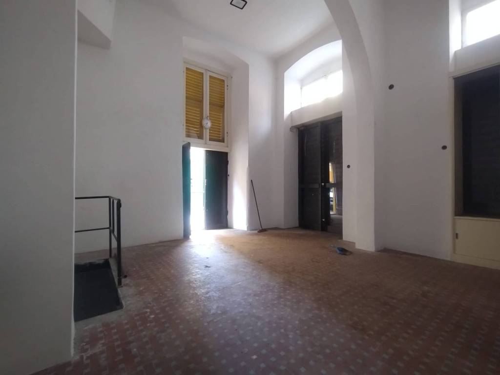negozio in affitto a Genova in zona Foce