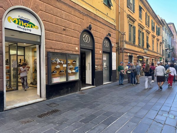 negozio in affitto a Genova in zona Sestri Ponente
