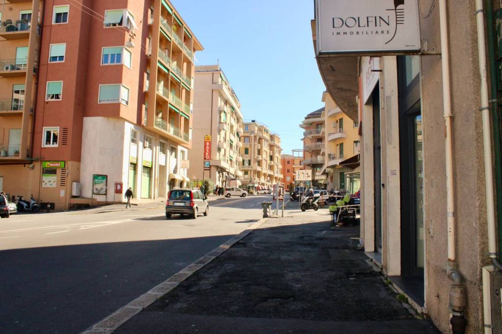 negozio in affitto a Genova in zona San Martino