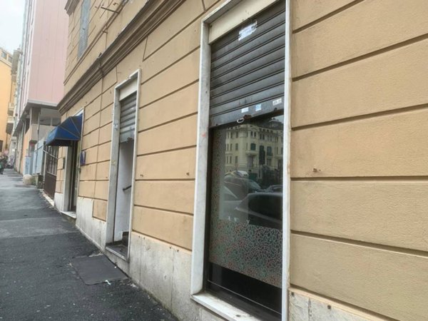 negozio in affitto a Genova in zona Foce