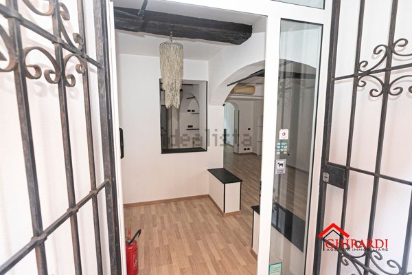 locale commerciale in affitto a Genova in zona Sestri Ponente