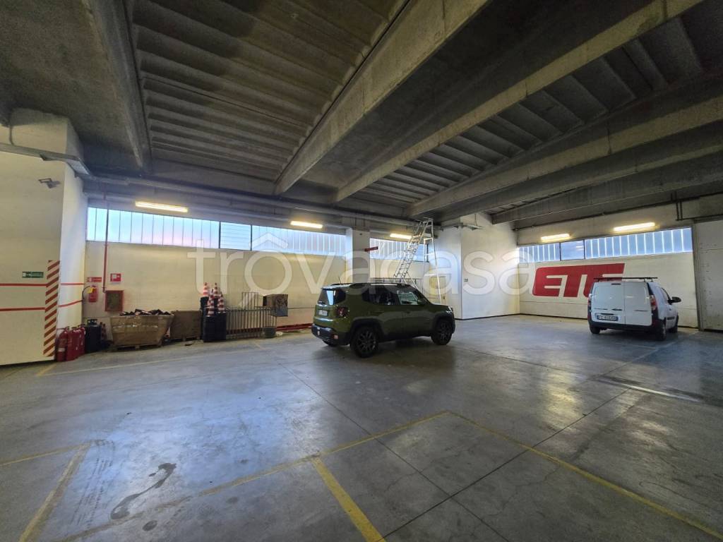 locale commerciale in affitto a Genova in zona Molassana