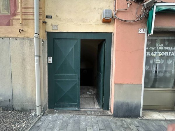 locale commerciale in affitto a Genova in zona Sampierdarena