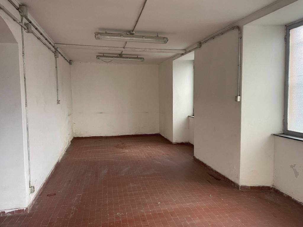 locale commerciale in affitto a Genova in zona Pontedecimo