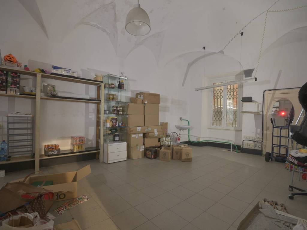 negozio in affitto a Genova