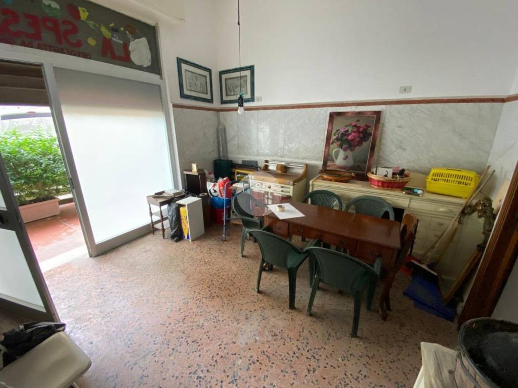 negozio in affitto a Genova in zona Sestri Ponente