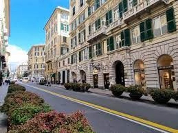 negozio in affitto a Genova in zona San Vincenzo