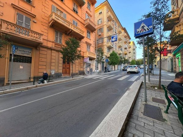 negozio in affitto a Genova in zona Sestri Ponente