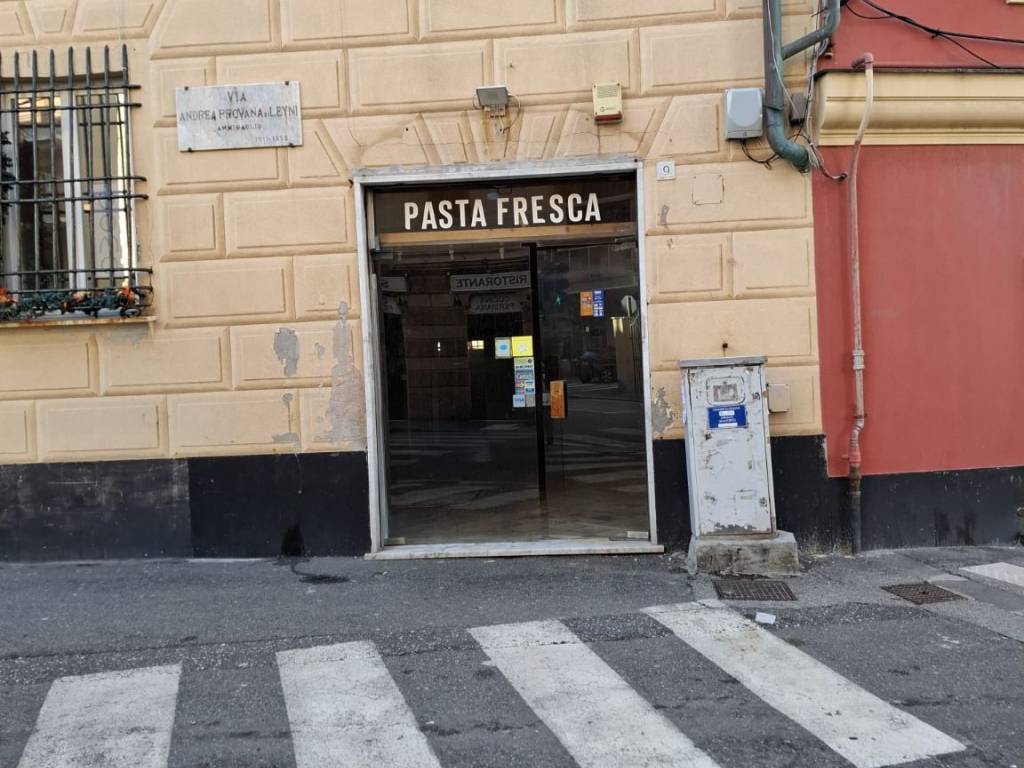 negozio in affitto a Genova in zona Nervi