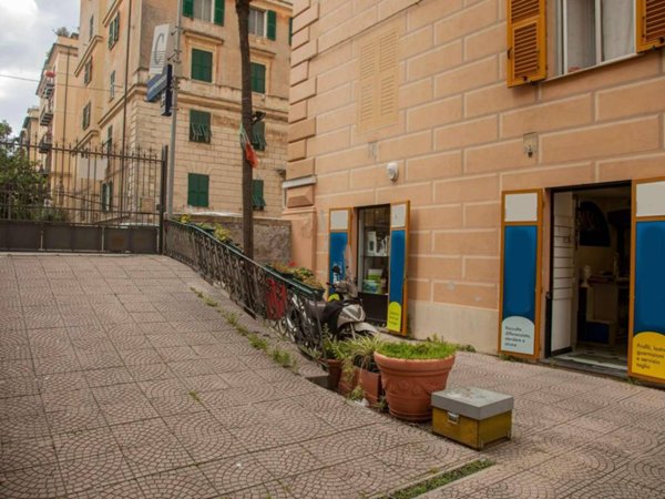 negozio in affitto a Genova in zona Foce