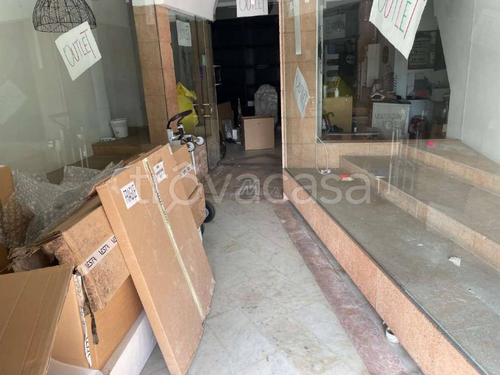 negozio in affitto a Genova in zona Pegli