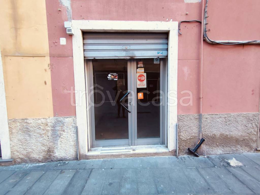 negozio in affitto a Genova in zona Sestri Ponente