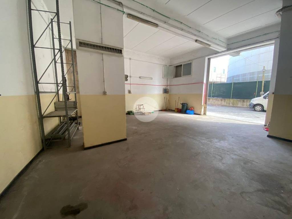 capannone in affitto a Genova in zona Cornigliano