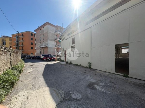 capannone in affitto a Genova in zona Sestri Ponente