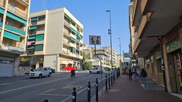 negozio in affitto a Genova in zona San Martino