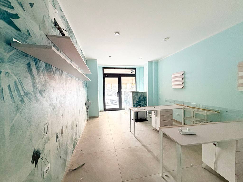 negozio in affitto a Genova in zona Foce