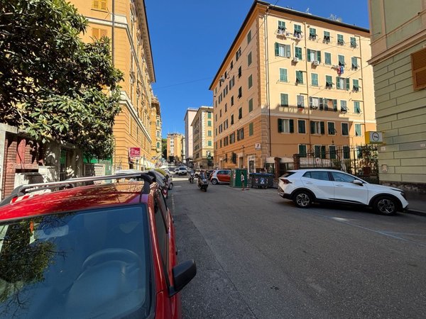 negozio in affitto a Genova in zona Foce