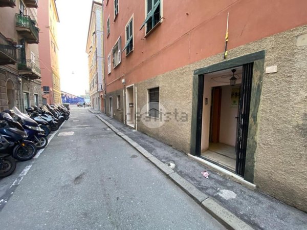 locale commerciale in affitto a Genova in zona Sestri Ponente