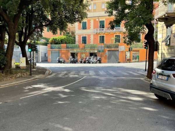 negozio in affitto a Genova in zona Lagaccio / Granarolo