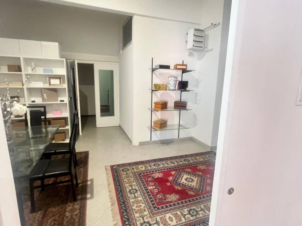 negozio in affitto a Genova in zona San Martino