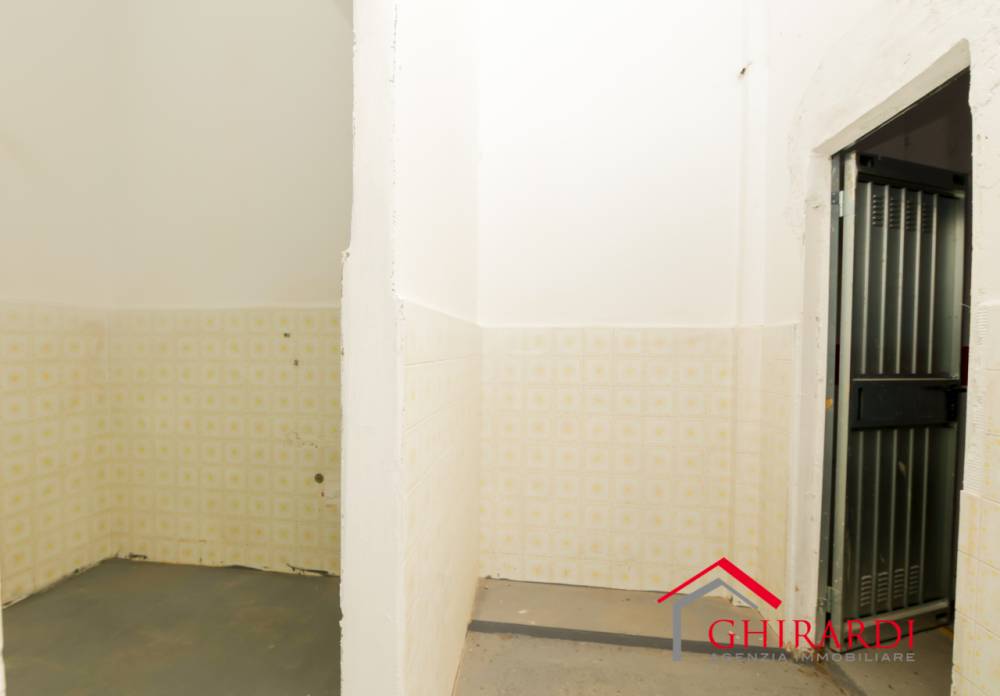 locale di sgombero in affitto a Genova in zona Sestri Ponente