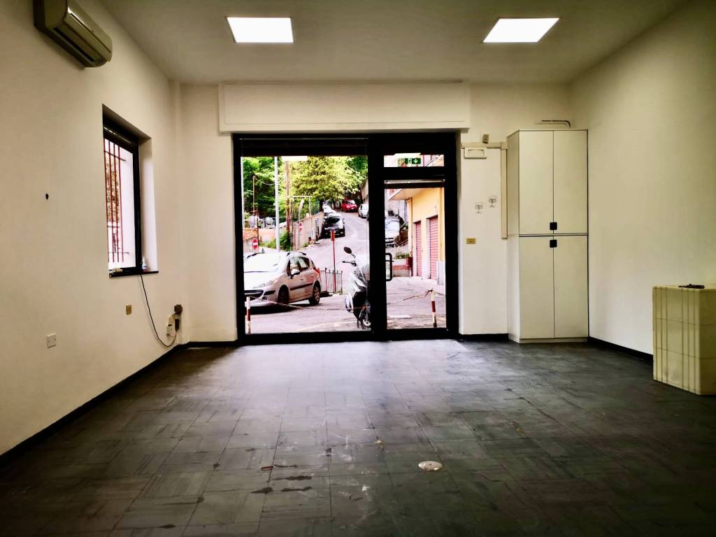 negozio in affitto a Genova in zona San Fruttuoso