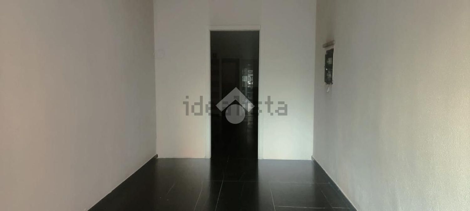 negozio in affitto a Genova in zona Sampierdarena