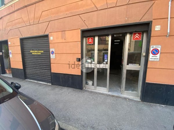 locale commerciale in affitto a Genova in zona Sestri Ponente