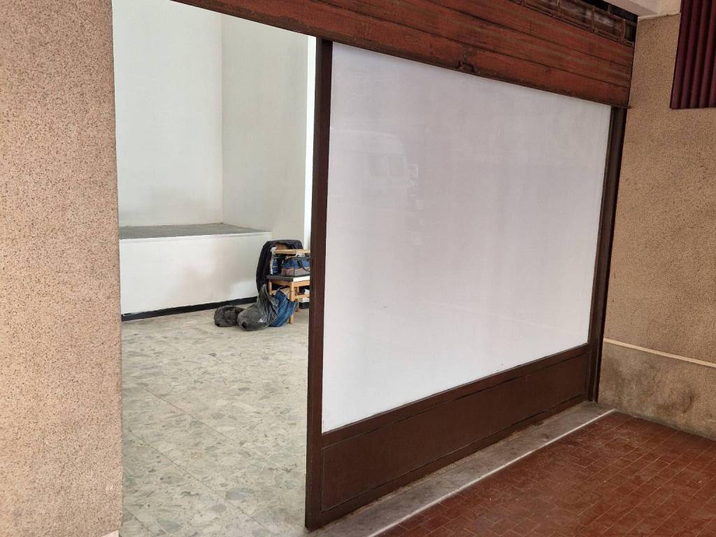 negozio in affitto a Genova in zona Cornigliano