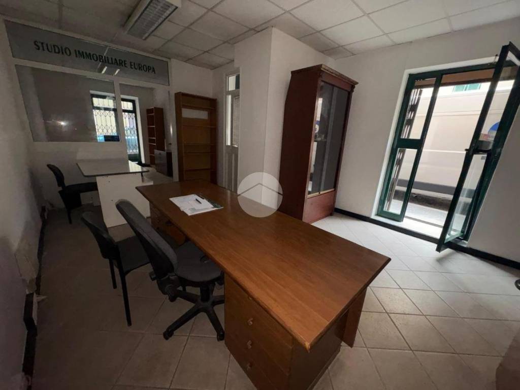 negozio in affitto a Genova in zona Sestri Ponente