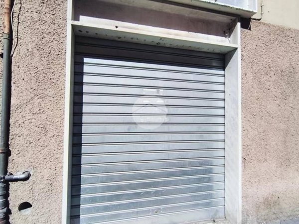 negozio in affitto a Genova in zona Certosa