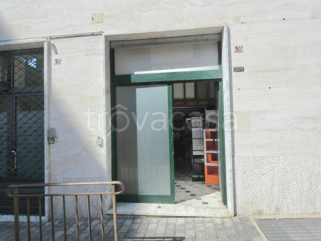 negozio in affitto a Genova in zona Sampierdarena