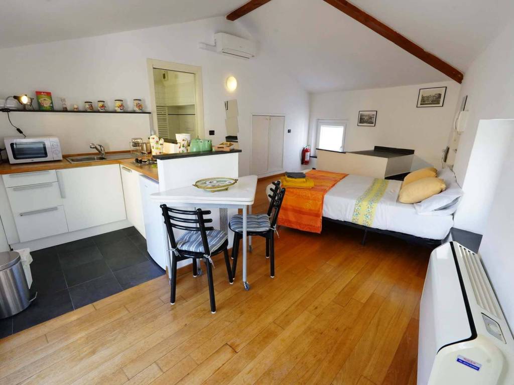 appartamento in affitto a Genova in zona Sottoripa / Maddalena / Molo