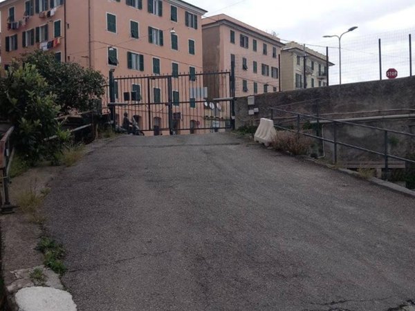 locale commerciale in affitto a Genova in zona Cornigliano