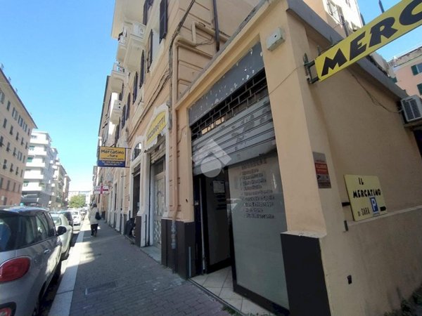 negozio in affitto a Genova in zona Foce