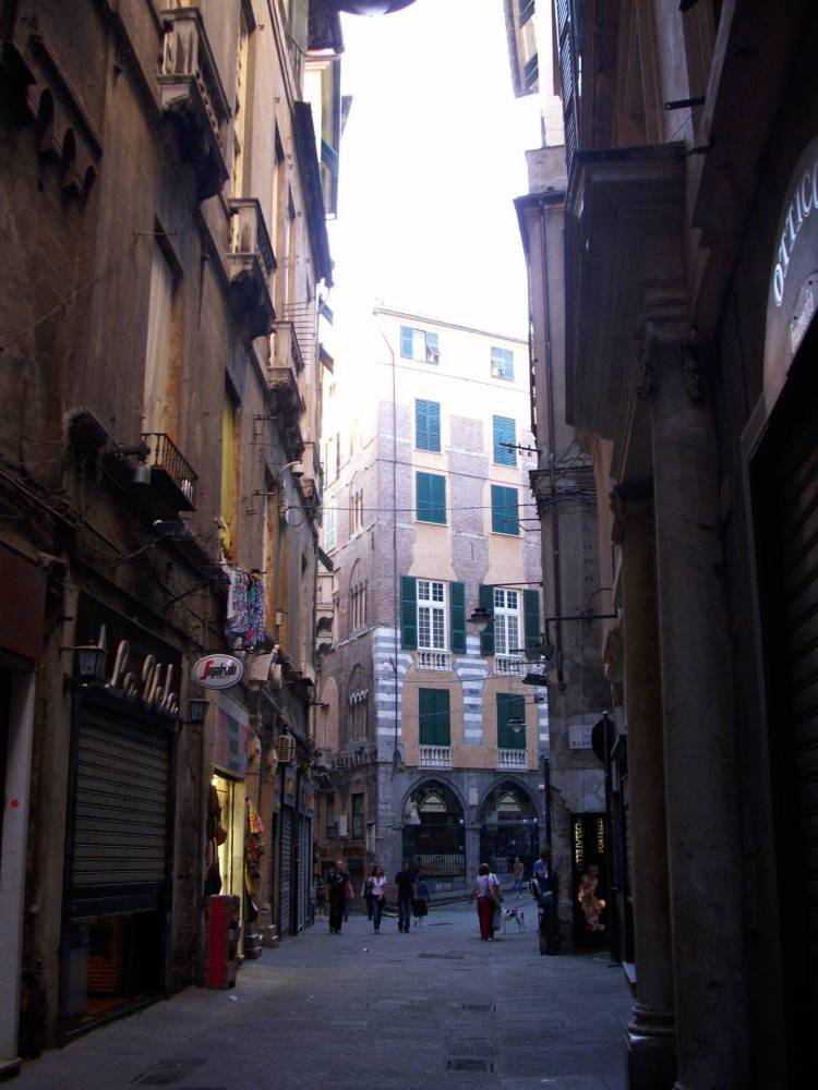 locale commerciale in affitto a Genova in zona Sottoripa / Maddalena / Molo