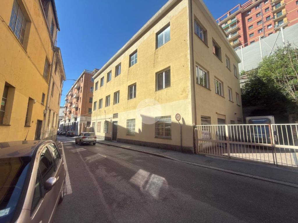 locale commerciale in affitto a Genova in zona Sampierdarena