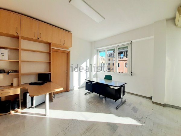 ufficio in affitto a Genova in zona Portoria / Piccapietra