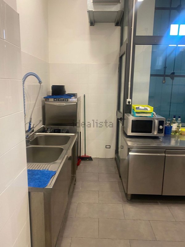 negozio in affitto a Genova in zona Sottoripa / Maddalena / Molo