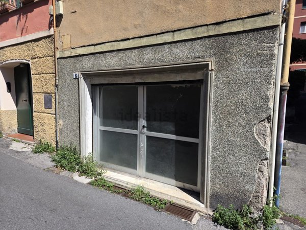 locale di sgombero in affitto a Genova in zona Sturla