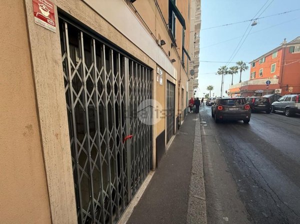 negozio in affitto a Genova in zona Pegli