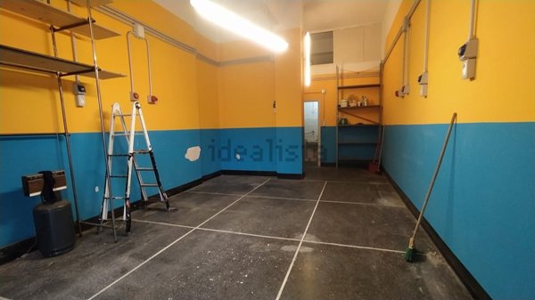 locale di sgombero in affitto a Genova in zona Staglieno