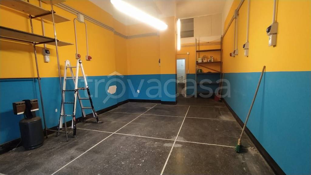 locale commerciale in affitto a Genova in zona Staglieno