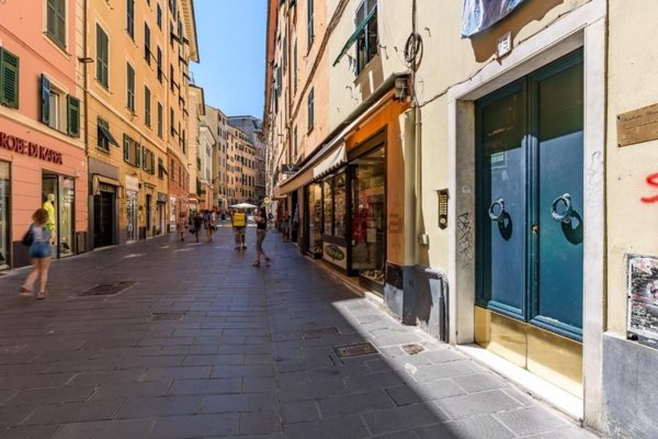 negozio in affitto a Genova in zona San Vincenzo