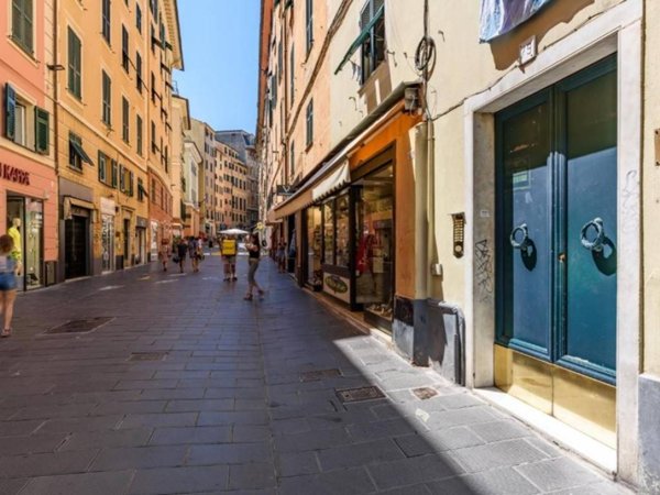 negozio in affitto a Genova in zona San Vincenzo