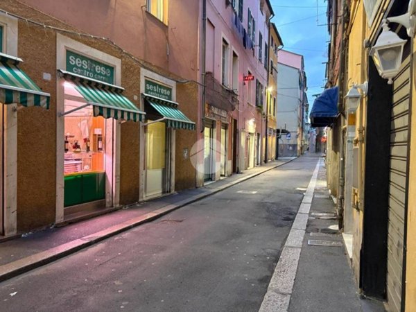 negozio in affitto a Genova in zona Sestri Ponente