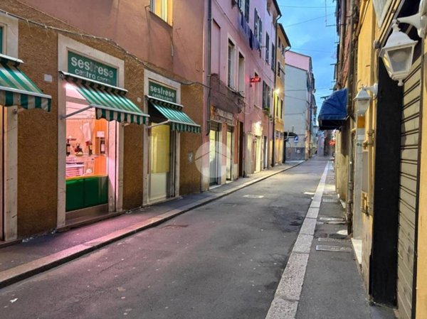 negozio in affitto a Genova in zona Sestri Ponente