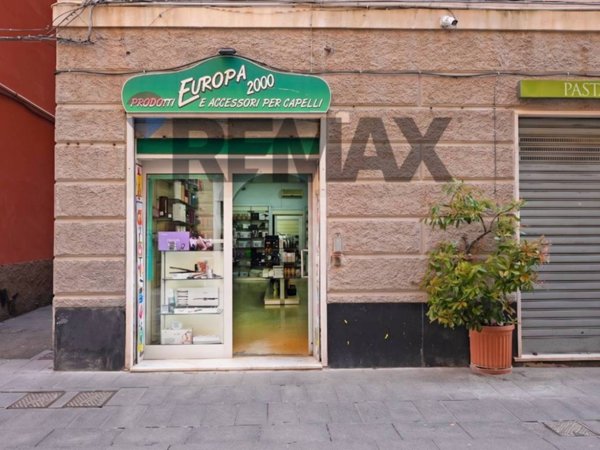 negozio in affitto a Genova in zona Sestri Ponente